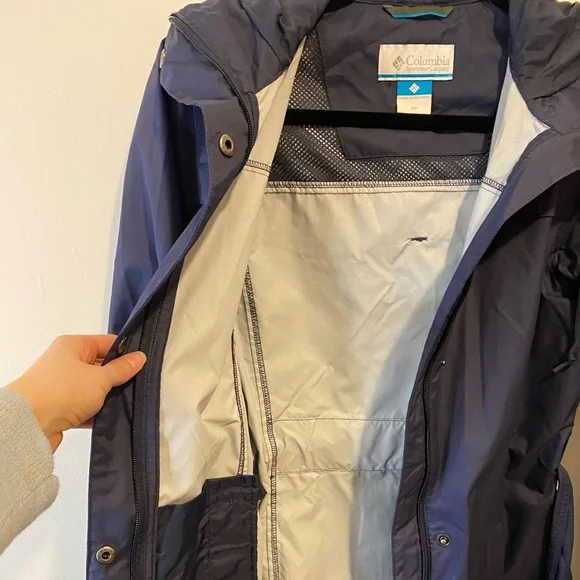 Columbia Belted Rain Jacket in Navy - Picture 9 of 9